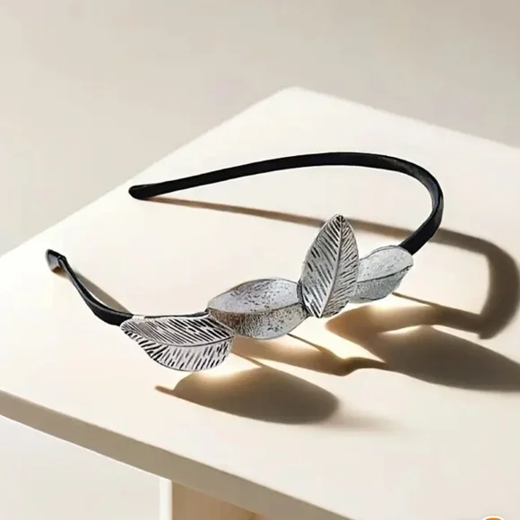 💖 3/$30 💖 Silver Intricate Leaf Headband - Picture 2 of 8
